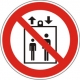 Р34. Запрещается пользоваться лифтом для подъема (спуска) людей